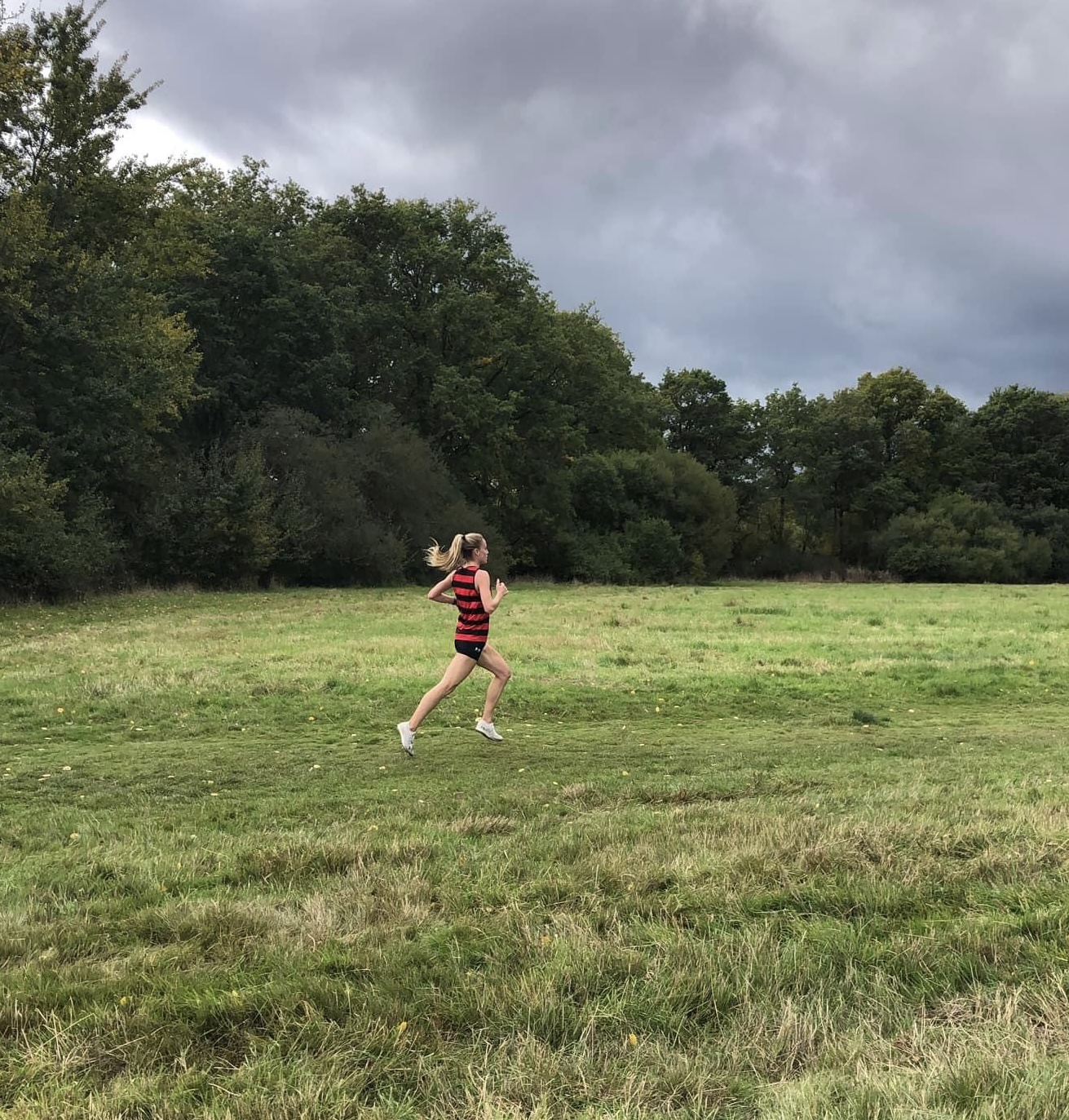 Inspirational Katie Snowden returns to grass roots to win Surrey League Cross Country